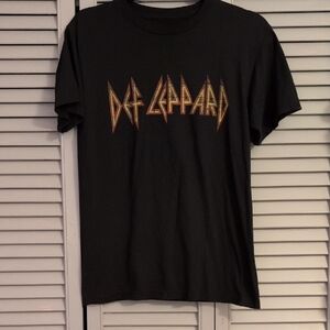 Def Leppard Women's Black Short Sleeve Tee